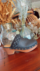 TAKE A DIVE CLOGS- BLACK