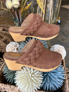 TAKE A DIVE CLOG--COGNAC--FLASH SALE